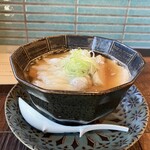 古民家ヌードゥル 黒揚羽森住 - 醤油らぁ麺　　　1000円
      雲呑（2個）　　　300円