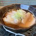古民家ヌードゥル 黒揚羽森住 - 醤油らぁ麺　　　1000円
      雲呑（2個）　　　300円