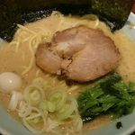 黒潮家 - 豚骨醤油ラーメン(700円)