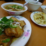 黄記滷肉飯 - 全部で500円ちょっと・・