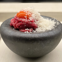 西院焼肉KINOE - 鹿児島和牛モモ肉のチーズユッケ