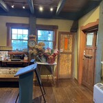 Kitchen cafe CRANBON - 左側会計、右側がトイレ(ここもおもしろいです)