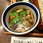 手打蕎麦 いしおか - 熱々の鴨汁も完璧に美味い！一度食べたら絶頂感に浸る。