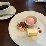 キャボロカフェ - ドルチェとホットコーヒー