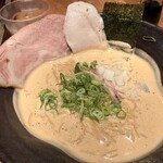 極み鶏そば 鶏と麦ときどき豚 - 