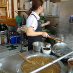 黄記滷肉飯 - 2013/03  お昼の準備