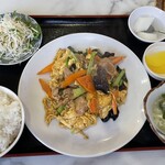 四季中華 - 豚肉と卵のキクラゲ炒め定食（上から）