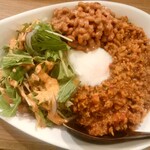 居酒屋 KATER - キーマカレー+温玉+納豆