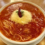はらっぱ - 真っ赤な唐辛子の沼へパスタが溺れているがチーズの島に辿り着けば生き残れる
