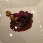 ル・マノアール・ダスティン - 雷鳥三品目: モモ肉、 キノコソースで