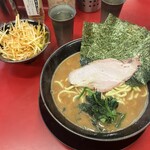 豚骨醤油ラーメン 王道家 柏店 - 