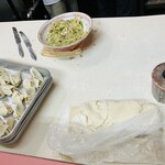 龍園 - 餃子を作ってるところ