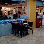 BEACHIN' SHRIMP - 店頭にもテーブル席♫