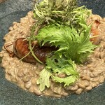 キッチン＆ワイン アガリス神楽坂 - ラム肉ソーセージとレンズ豆煮込み。