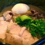 らーめん 小僧 - ドロドロ‼️
                                旨味があるぞ❗️
                                たまらん\(//∇//)\