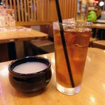 コリアンダイニング 梨泰院 - 生マッコリ620円とウーロン茶
