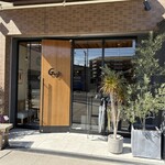 Genji[源氏] - 入り口です　ワインボトルの取手がなくなってました