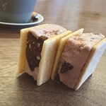 Genji[源氏] - 季節限定のバターサンドいちじく入りをサービスしていただきました　おいしいです