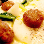 オステリア ブッビーノ - 少し塩分控えめで個人的にはもうひとつまみくらいの塩が欲しい感じでしたが、不満というほどではなし。サルシッチャは合わないかなぁ。炊き方は少し火を入れすぎだけどギリギリセーフ。