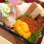 小判寿司 - 特上ちらしは10種類以上の豪華版です