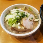 常勝軒 - 豚感とゆーより・・・アブラ。(苦笑)キャベツ量は良しっ！！(笑)