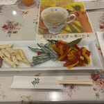 キャナリィロウ - パーキング主食