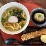 うどん工房かたつむり - 【二子里芋天ぷら】＋【ちく玉天うどん】