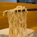 純手揉み中華 れん - 素晴らしい食感の太ちぢれ麺