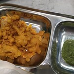 チャロチャロ!チャイブレイク - グリーンチャトニもチュロ(インド版揚げ玉)しっかりスパイシー