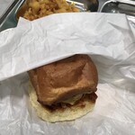 チャロチャロ!チャイブレイク - ここに来たらスパイシーなワダパオ(単品 ¥648)も外せない