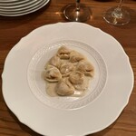 ジロトンド - 5皿目
      カボチャを詰めたカッペラッチ
      アトリエドフロマージュのブルーチーズ