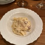 ジロトンド - 4皿目
      カリフラワー、サルシッチャのパスタ。