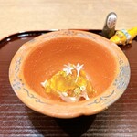 日本料理 永代 - 枝豆の豆腐(カニと酢橘のジュレ)
      とても香りが良いですよ♡