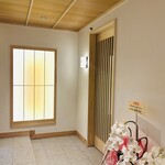 WASHOKU SUSHI ゆゆ梅田 - 隣はお寿司屋さん