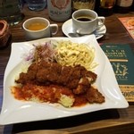 エスペランサ - イタリアントルコライス
            
            ランチパスポートにてお得にランチ。
            
            チキンカツうまし！
            スープとドリンクまで付いて540円。パスポート様様です (*´ڡ`●)