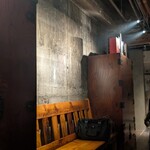 焼き鳥すみえもん - 内装めちゃおしゃれ