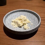 BATIDA - 季節のシャーベット。今回はシークワーサーでした。この柚子の様な味が口をサッパリとリセットしてくれます。お皿もキンキンに冷たいです。