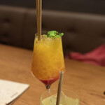 BATIDA - 奥さんがいただいたトロピカルサンセット。素敵な色合いと程よい甘さが素敵です。
