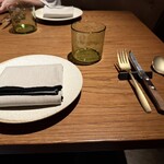 BATIDA - 食器も素敵です。ナプキンは厚みがあってそれだけで上品です。