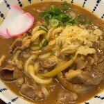 うどんとおむすび 紬 - 名物肉カレーうどん 税込900円（R7.2時点）