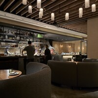 BATIDA - 素敵な店内ですね。奥の窯もいい感じです。外国の方（恐らくドイツ）が多かったです。