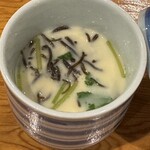 民謡島唄と沖縄料理ちぬまん 国際通り牧志店 - お通しの優しい味。沖縄でも出汁感しっかり。