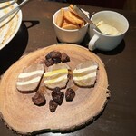 代々木バル - クリームチーズ入りのいぶりがっことビスケットとクリームチーズのセット