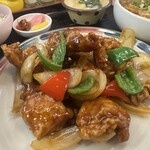 中国料理 頤和園 - 酢豚との違いは味付け
      少し八宝菜寄りのテイスト