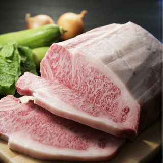 「吟味屋」で取り扱うこだわりの牛肉は、厳選した最高級のお肉。