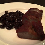 中国酒家 大三元 - 前菜チャーシューとナッツ