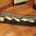 釣りあじ食堂 - 鯵寿司、たぶん4貫で半身だと思う