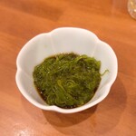 釣りあじ食堂 - お通しのめかぶ