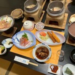 ニュー泊崎荘 - 料理写真:かに釜飯VS鮭いくら釜飯（いくら後のせ）魚フルコース