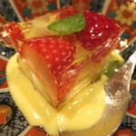 銀座 吉本 - いちごのゼリー寄せ
